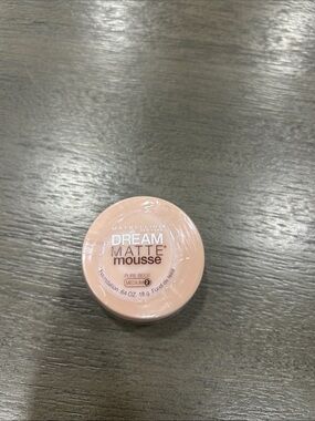 Maybelline Dream Matte Mousse Foundation - Pure Beige ( FIRM PRICE )